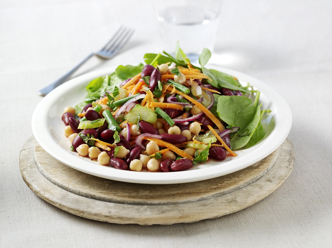 Lunch recipe: Bean and spinach salad